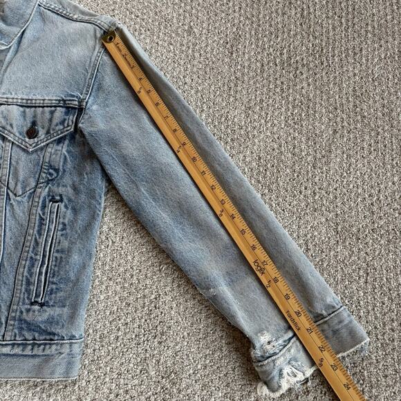 Levi’s Kids XL Denim Jacket Distressed Faded Blue Trucker Youth 14/16 Frayed Hem - Picture 4 of 11